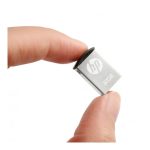 فلش مموری اچ پی مدل v222w ظرفیت 32 گیگابایت (اندازه در دست)